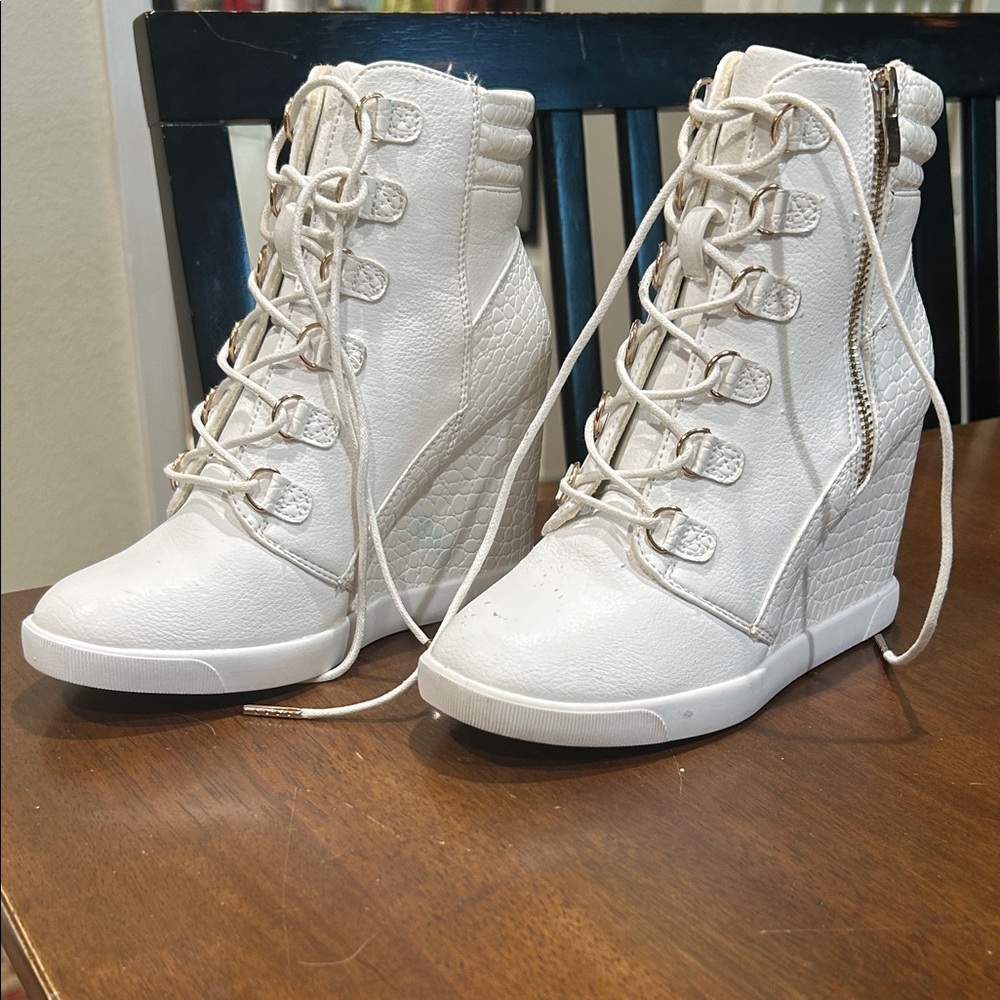 Shoe Dazzle White Heeled Boots